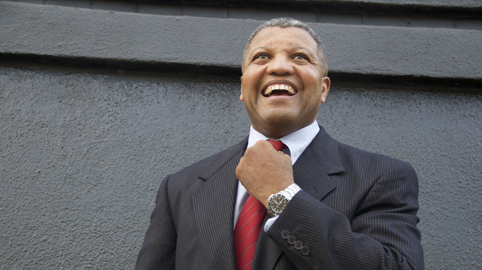 slide_Marlon_Red_Tie